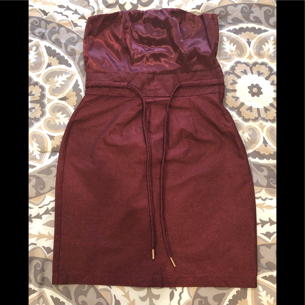 BURGUNDY STRAPLESS DRESS